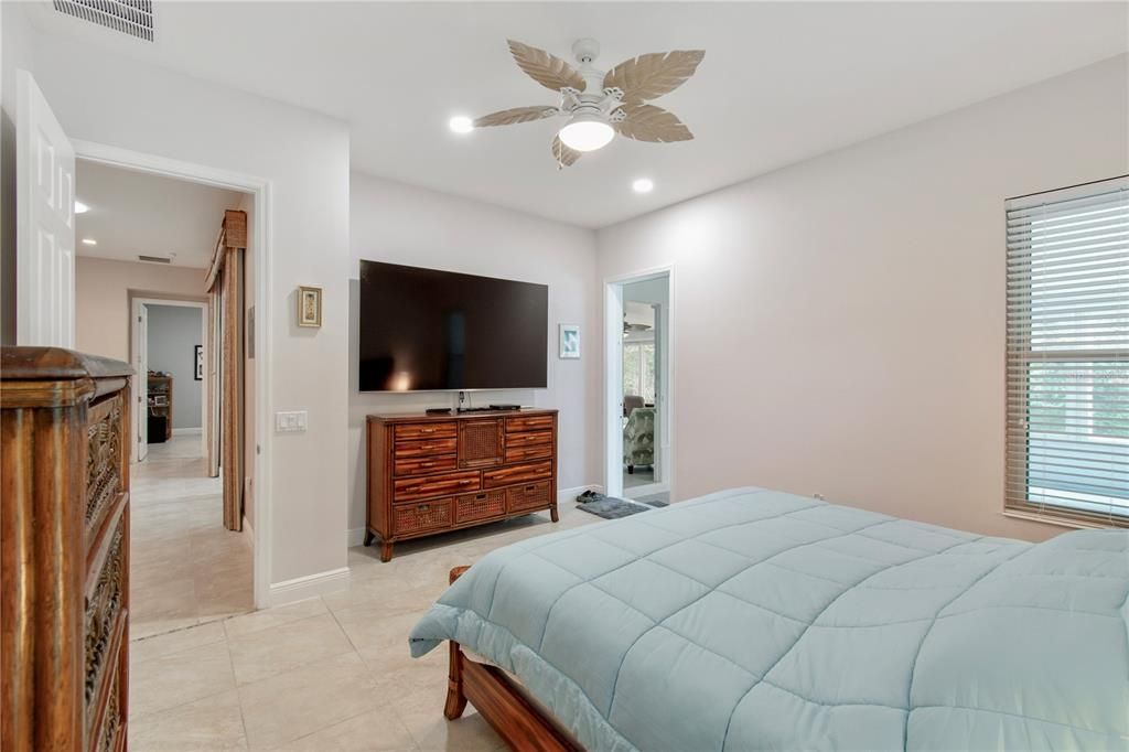 Active With Contract: $549,900 (3 beds, 3 baths, 2352 Square Feet)
