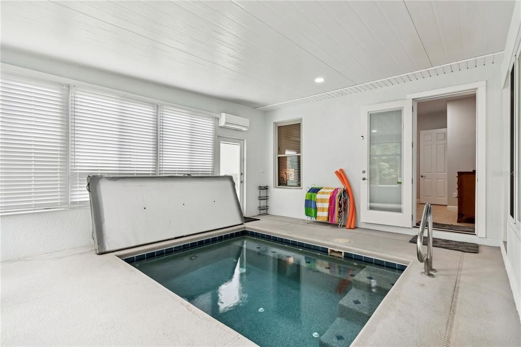 Active With Contract: $549,900 (3 beds, 3 baths, 2352 Square Feet)