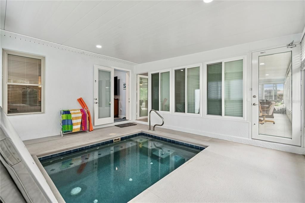 Active With Contract: $549,900 (3 beds, 3 baths, 2352 Square Feet)