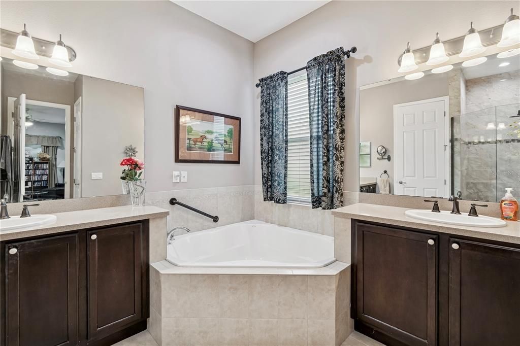 Active With Contract: $549,900 (3 beds, 3 baths, 2352 Square Feet)