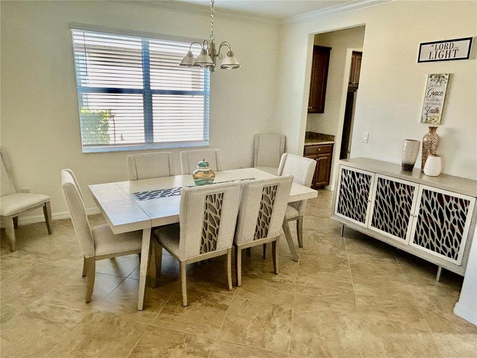 En Venta: $579,000 (5 camas, 4 baños, 3299 Pies cuadrados)