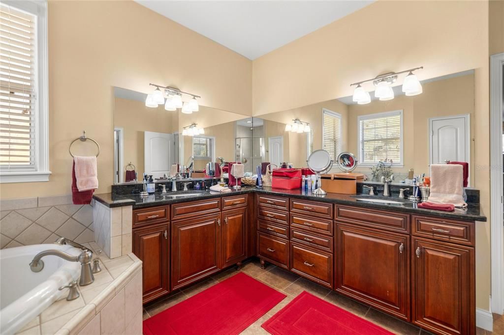 На продажу: $775,000 (3 спален, 2 ванн, 2401 Квадратных фут)