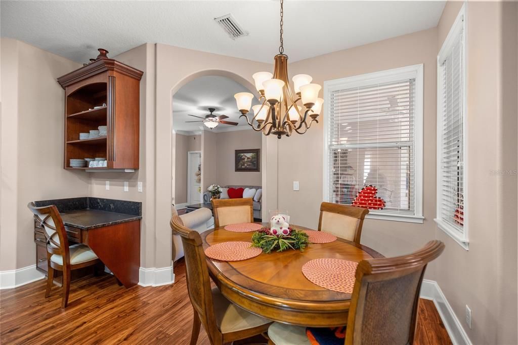 На продажу: $775,000 (3 спален, 2 ванн, 2401 Квадратных фут)