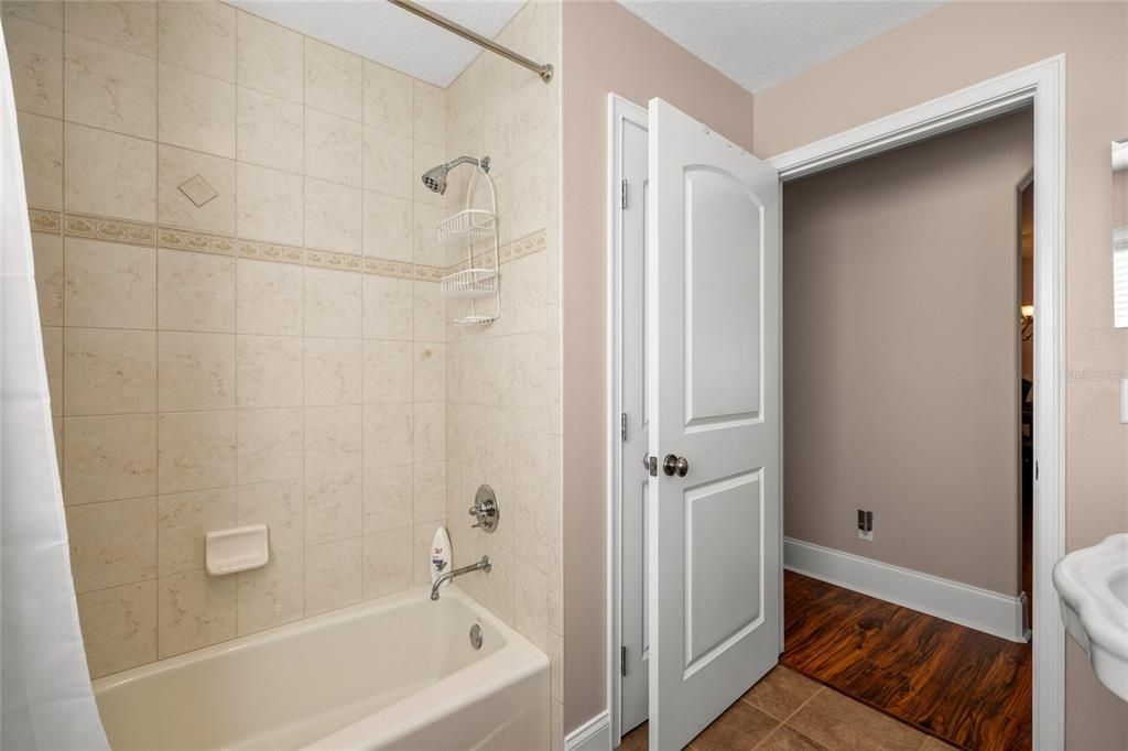 На продажу: $775,000 (3 спален, 2 ванн, 2401 Квадратных фут)