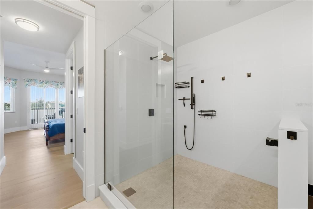 На продажу: $599,000 (2 спален, 2 ванн, 1688 Квадратных фут)