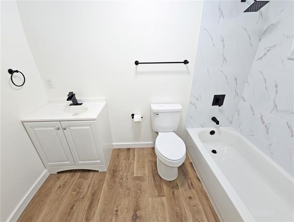 Activo con contrato: $230,000 (3 camas, 2 baños, 819 Pies cuadrados)