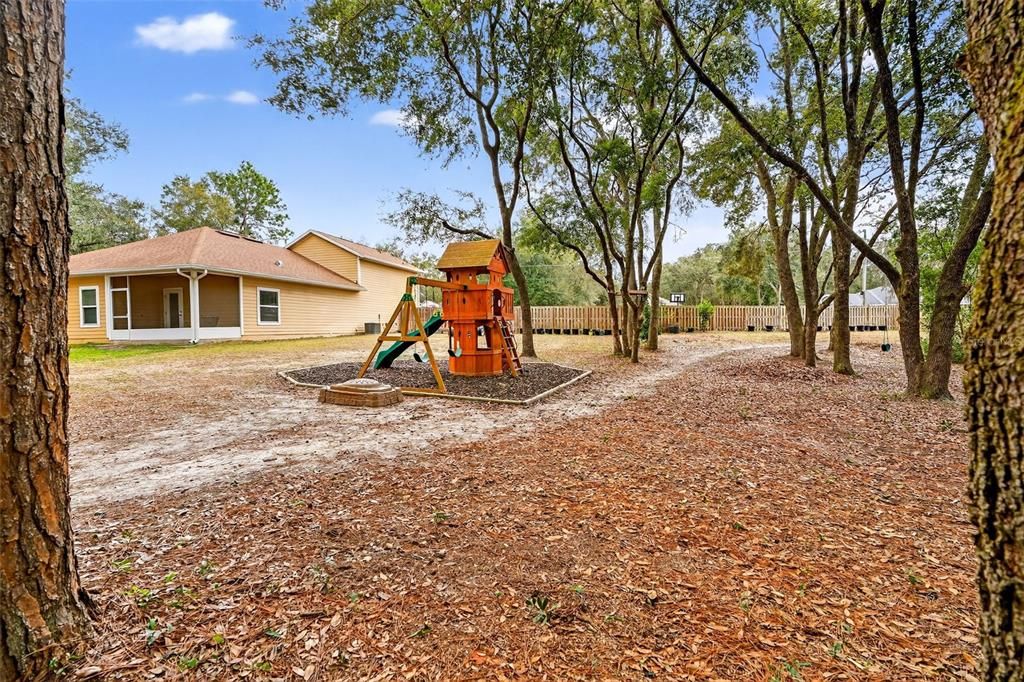 For Sale: $344,900 (4 beds, 2 baths, 2067 Square Feet)