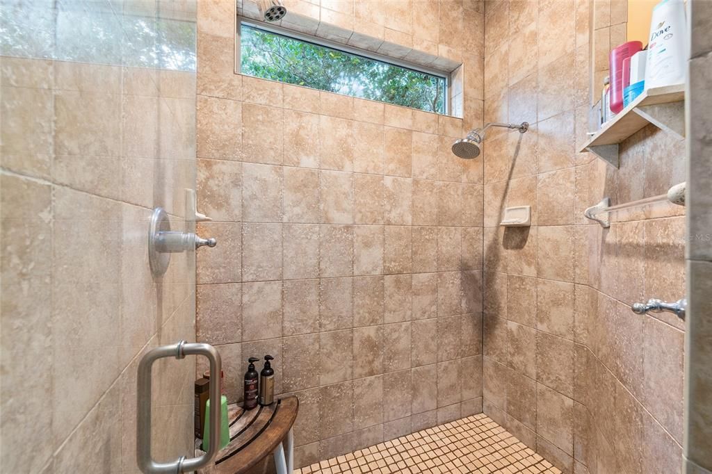 En Venta: $2,099,999 (5 camas, 5 baños, 6853 Pies cuadrados)