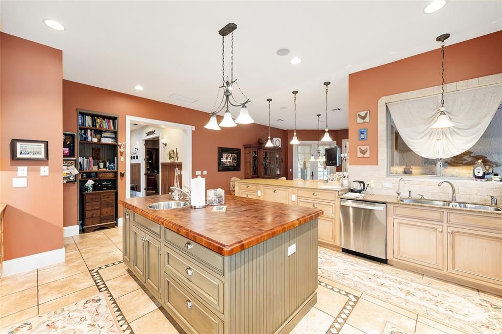 En Venta: $2,099,999 (5 camas, 5 baños, 6853 Pies cuadrados)