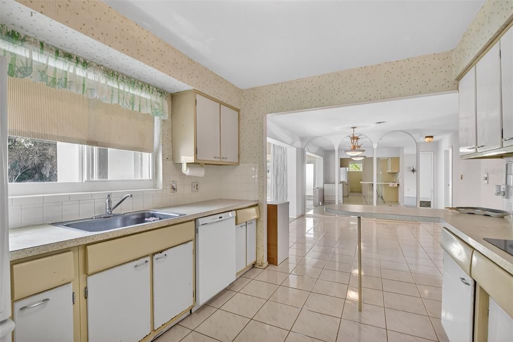 На продажу: $690,000 (2 спален, 2 ванн, 1596 Квадратных фут)