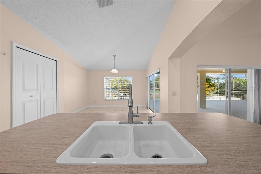 En Venta: $522,000 (5 camas, 3 baños, 3357 Pies cuadrados)