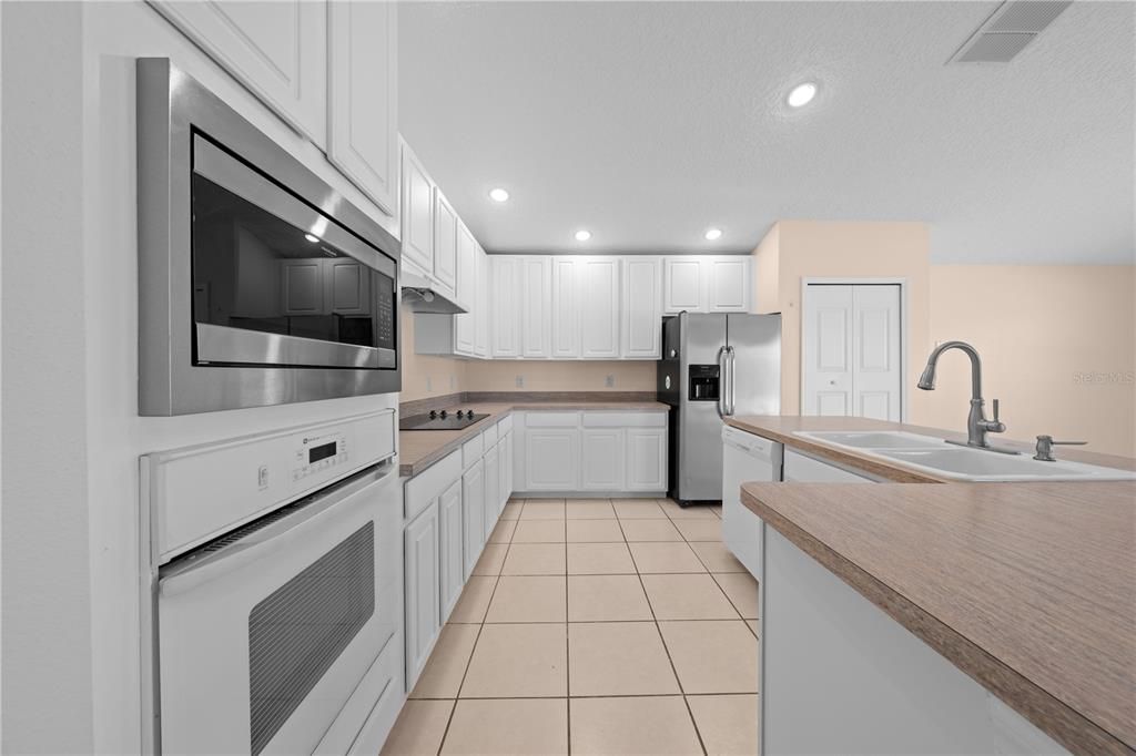 En Venta: $522,000 (5 camas, 3 baños, 3357 Pies cuadrados)