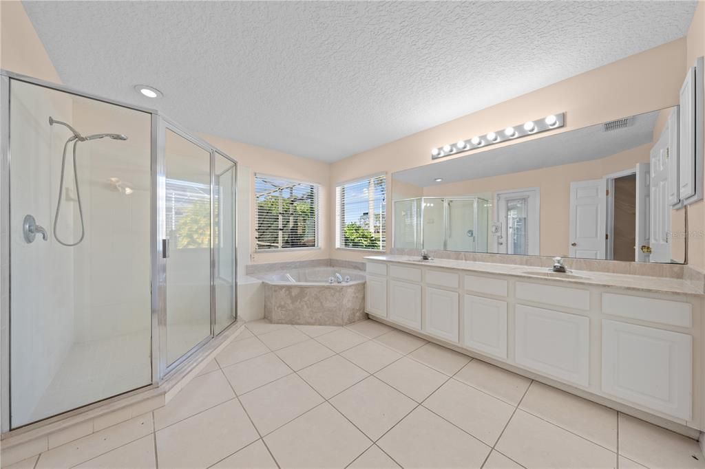 En Venta: $522,000 (5 camas, 3 baños, 3357 Pies cuadrados)