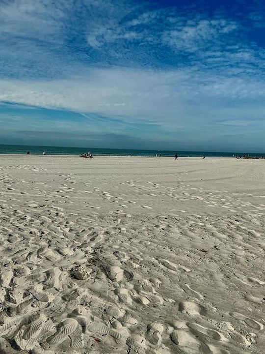 待售: $299,900 (0.09 acres)