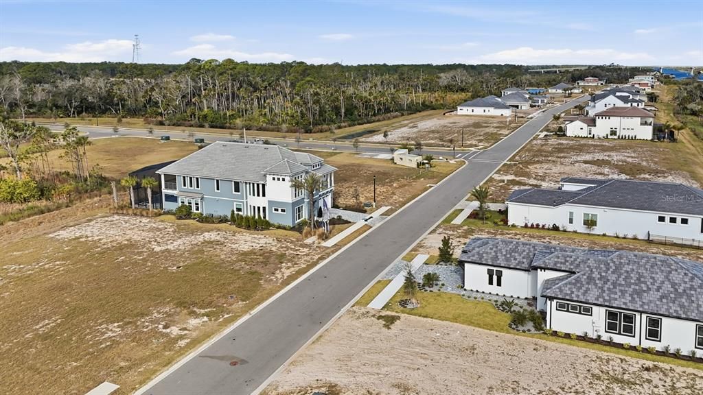 На продажу: $215,000 (0.18 acres)