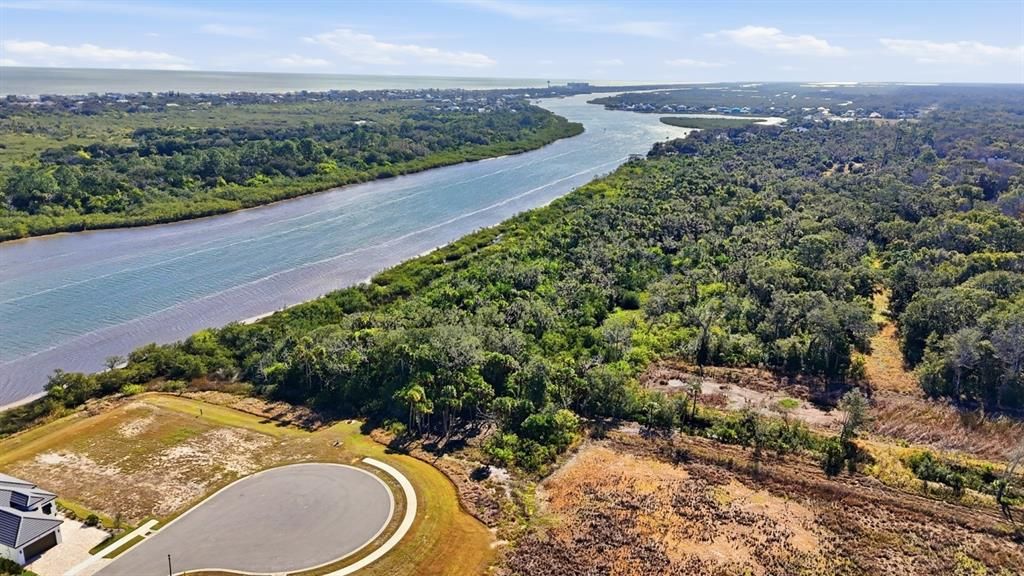 На продажу: $215,000 (0.18 acres)