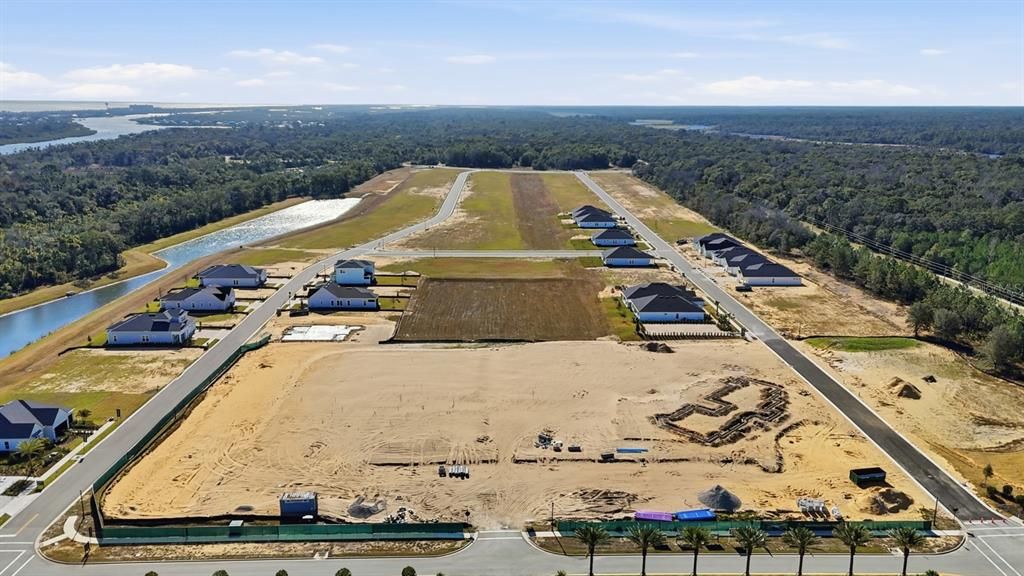 На продажу: $215,000 (0.18 acres)