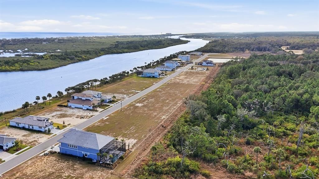 На продажу: $215,000 (0.18 acres)
