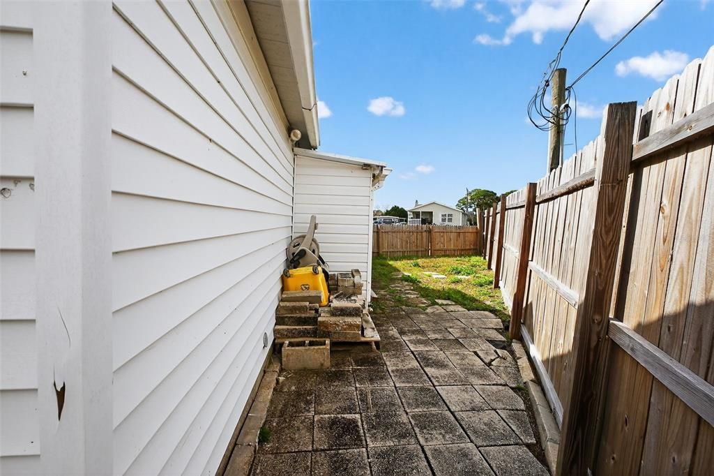На продажу: $139,900 (2 спален, 2 ванн, 576 Квадратных фут)