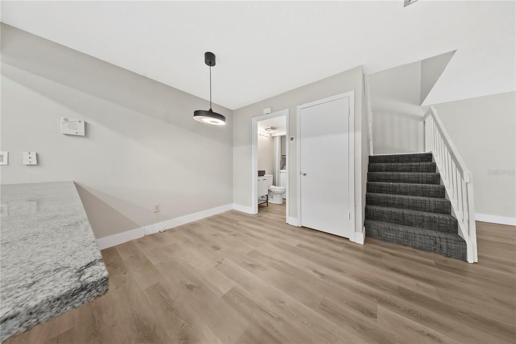 В аренду: $1,700 (2 спален, 2 ванн, 1288 Квадратных фут)