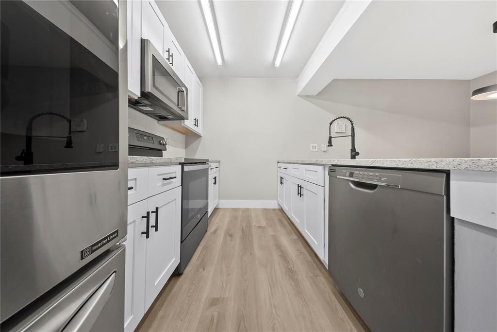 В аренду: $1,700 (2 спален, 2 ванн, 1288 Квадратных фут)