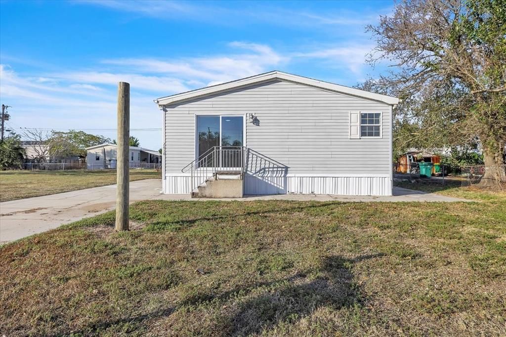 Active With Contract: $130,000 (2 beds, 2 baths, 1080 Square Feet)