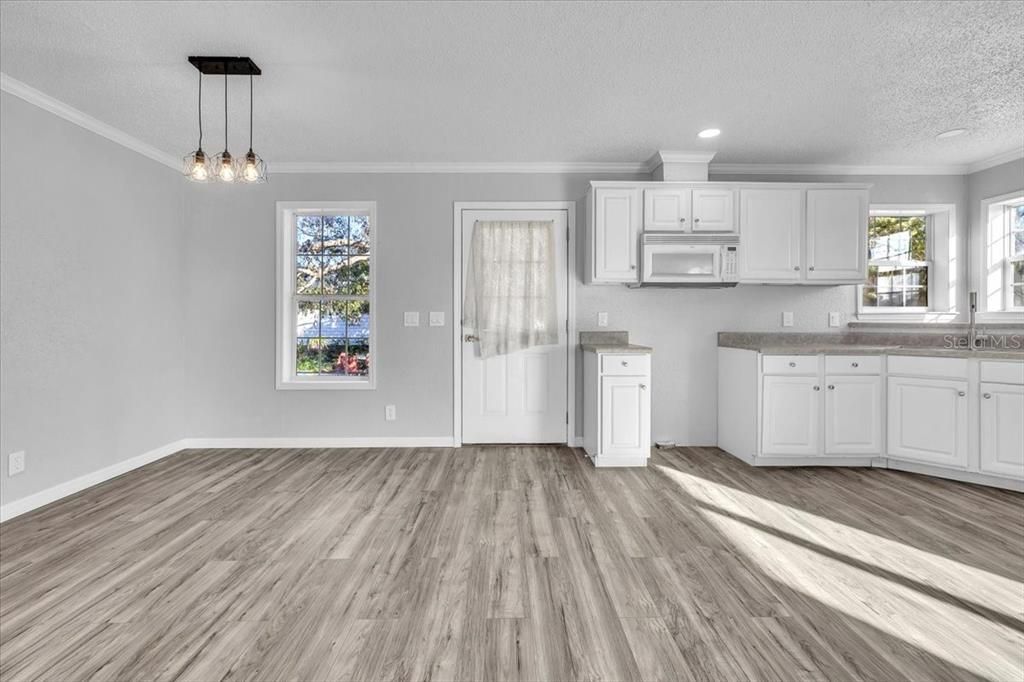 Active With Contract: $130,000 (2 beds, 2 baths, 1080 Square Feet)