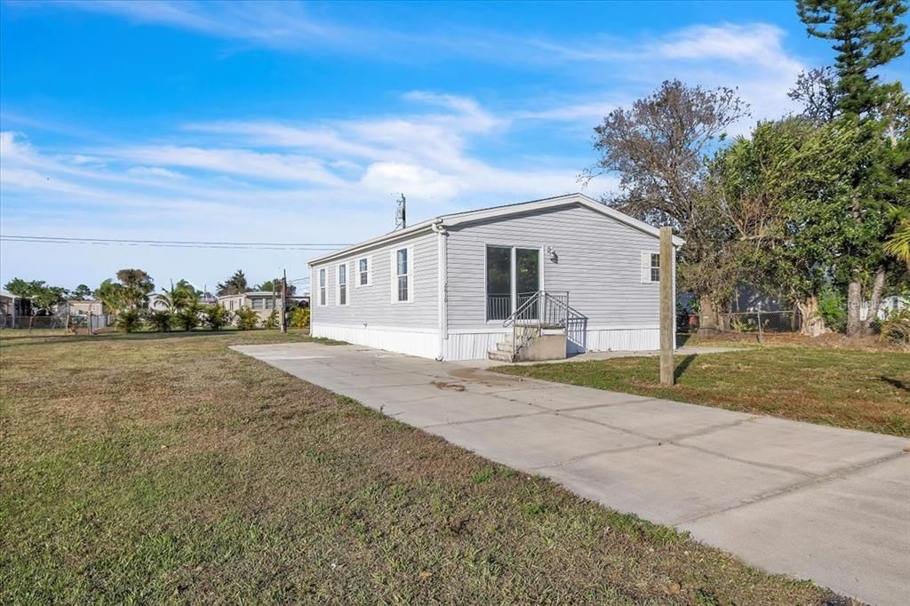 Active With Contract: $130,000 (2 beds, 2 baths, 1080 Square Feet)