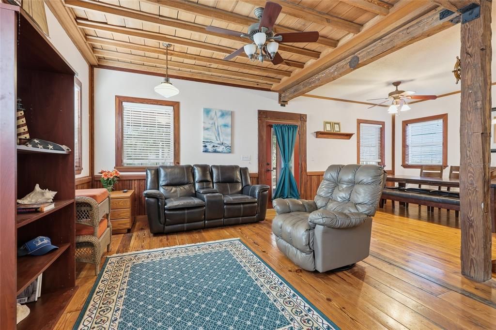 待售: $359,000 (2 贝兹, 2 浴室, 1612 平方英尺)