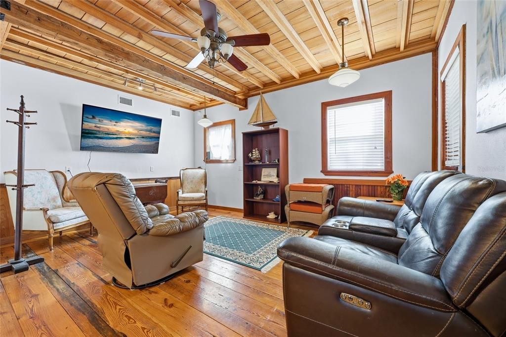 待售: $359,000 (2 贝兹, 2 浴室, 1612 平方英尺)