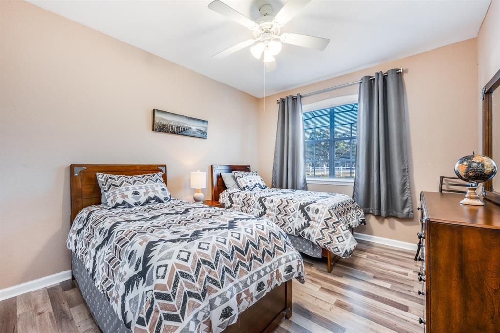 Active With Contract: $225,000 (3 beds, 2 baths, 1542 Square Feet)
