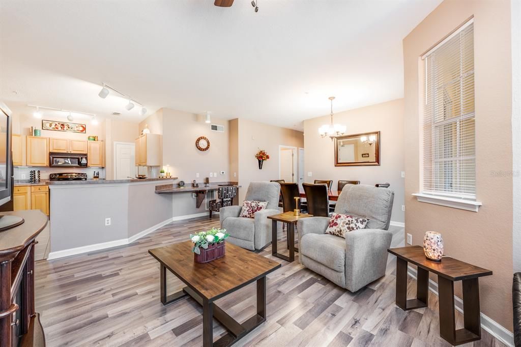 Active With Contract: $225,000 (3 beds, 2 baths, 1542 Square Feet)
