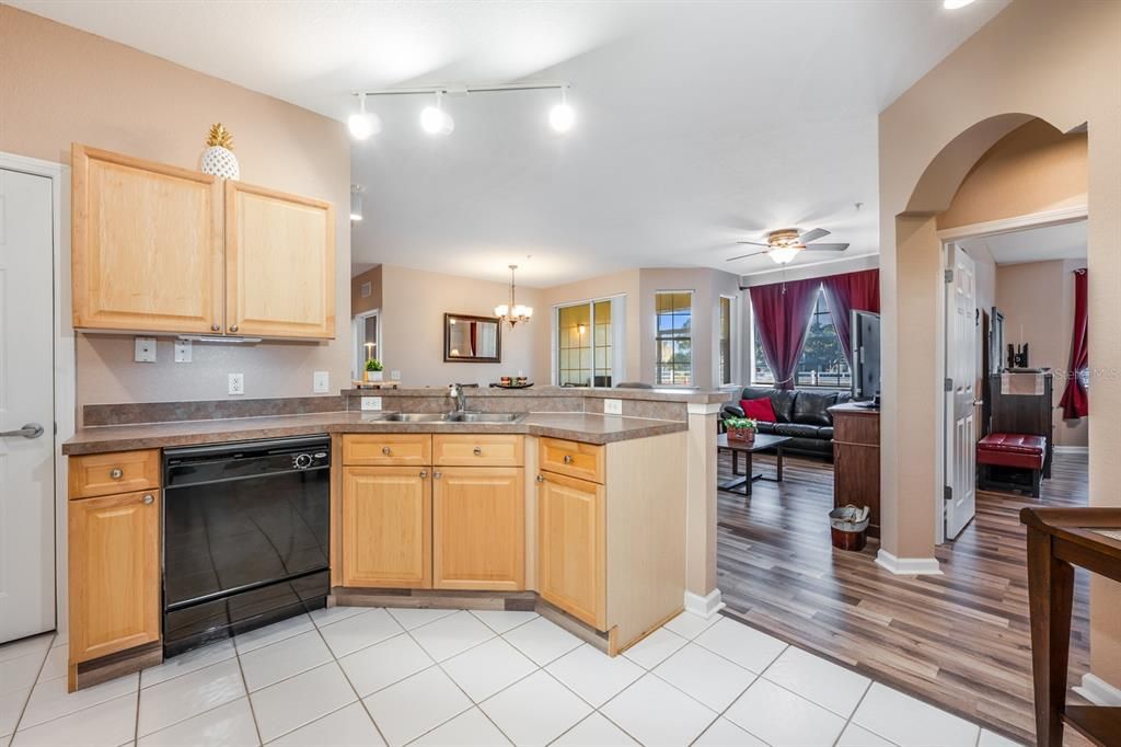 Active With Contract: $225,000 (3 beds, 2 baths, 1542 Square Feet)