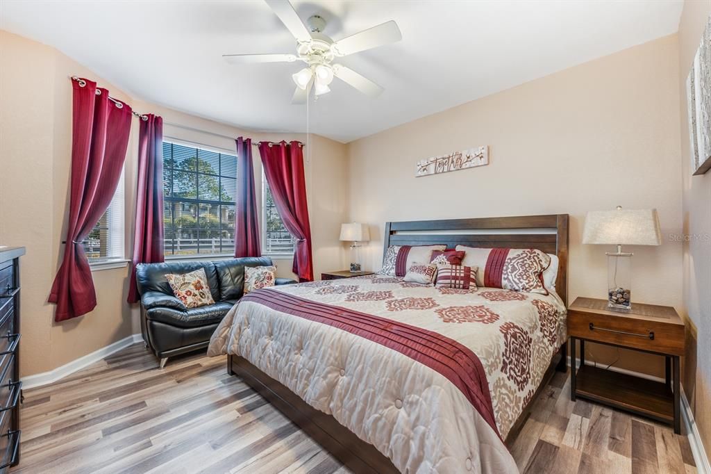 Active With Contract: $225,000 (3 beds, 2 baths, 1542 Square Feet)