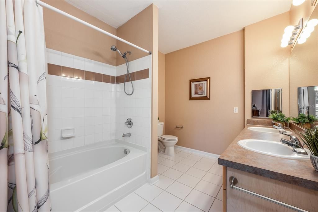 Active With Contract: $225,000 (3 beds, 2 baths, 1542 Square Feet)