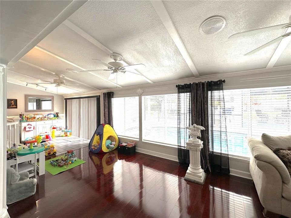 Activo con contrato: $1,179,000 (4 camas, 4 baños, 3629 Pies cuadrados)