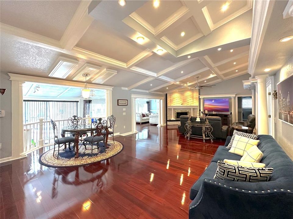 Activo con contrato: $1,179,000 (4 camas, 4 baños, 3629 Pies cuadrados)