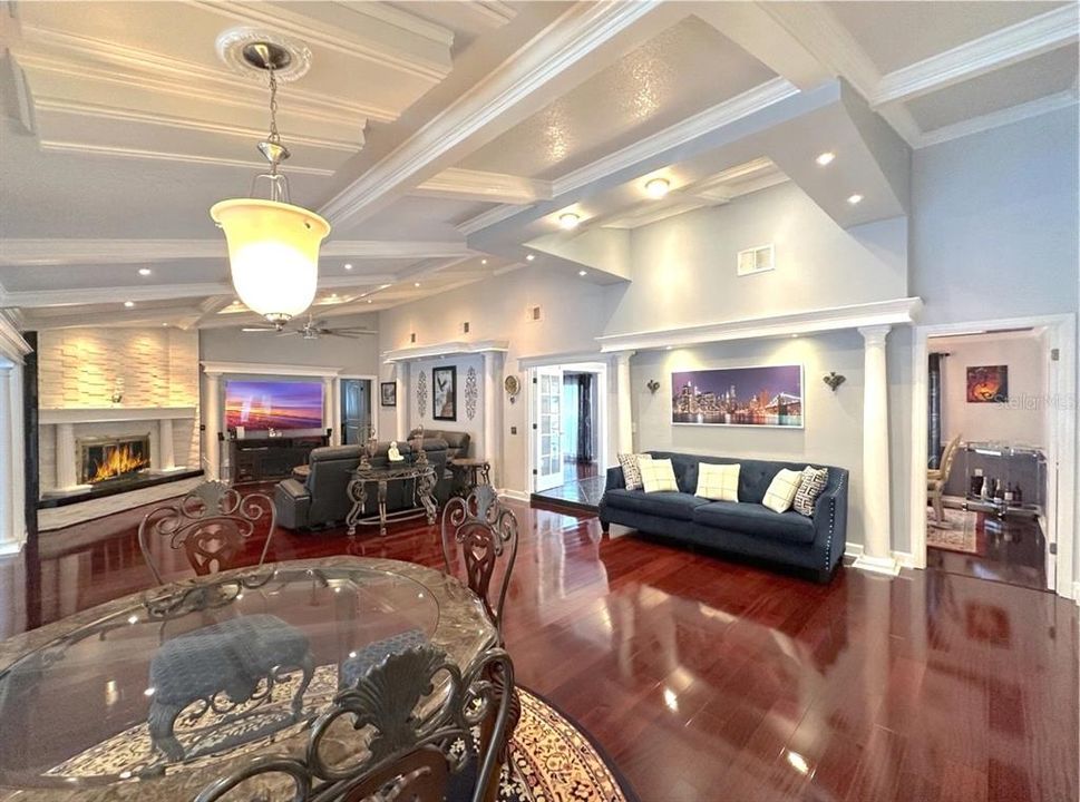 Activo con contrato: $1,179,000 (4 camas, 4 baños, 3629 Pies cuadrados)