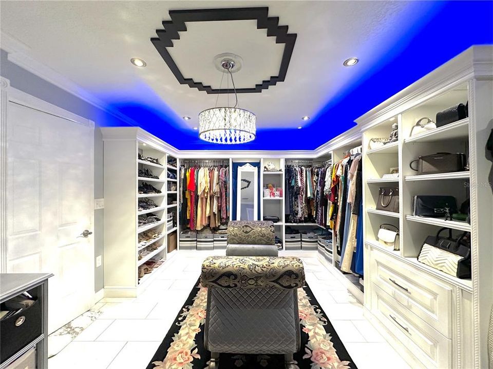 Activo con contrato: $1,179,000 (4 camas, 4 baños, 3629 Pies cuadrados)