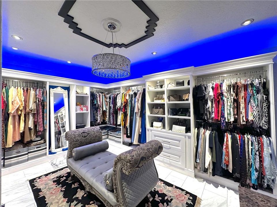 Activo con contrato: $1,179,000 (4 camas, 4 baños, 3629 Pies cuadrados)