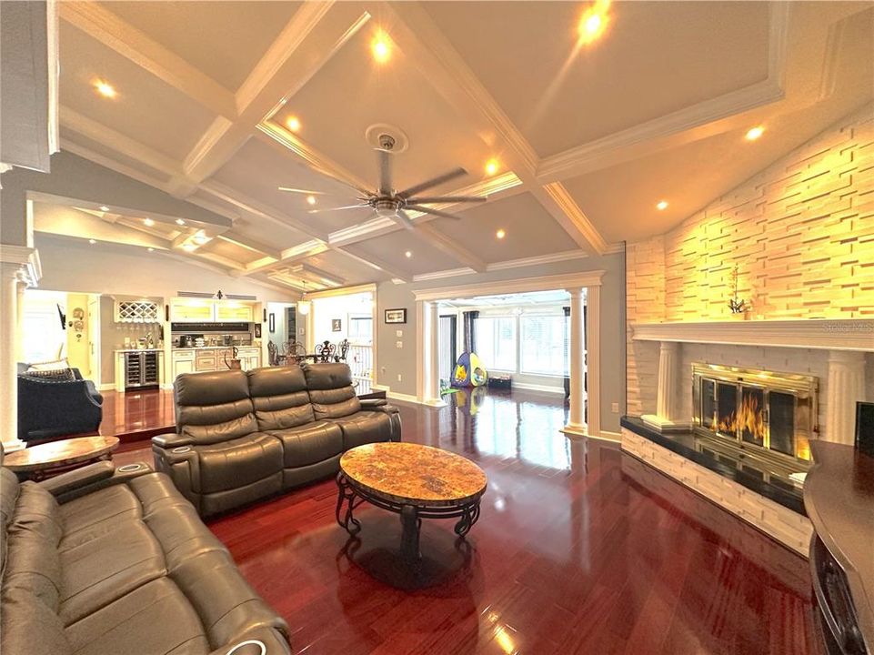 Activo con contrato: $1,179,000 (4 camas, 4 baños, 3629 Pies cuadrados)