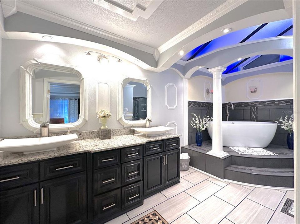 Activo con contrato: $1,179,000 (4 camas, 4 baños, 3629 Pies cuadrados)