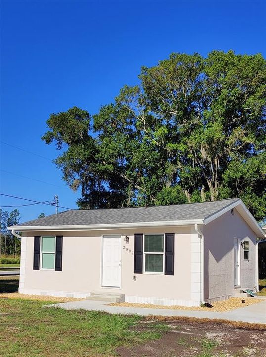 For Rent: $1,750 (2 beds, 1 baths, 672 Square Feet)