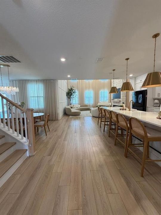Activo con contrato: $969,000 (5 camas, 4 baños, 3787 Pies cuadrados)