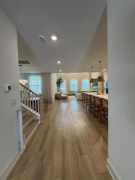 Activo con contrato: $969,000 (5 camas, 4 baños, 3787 Pies cuadrados)