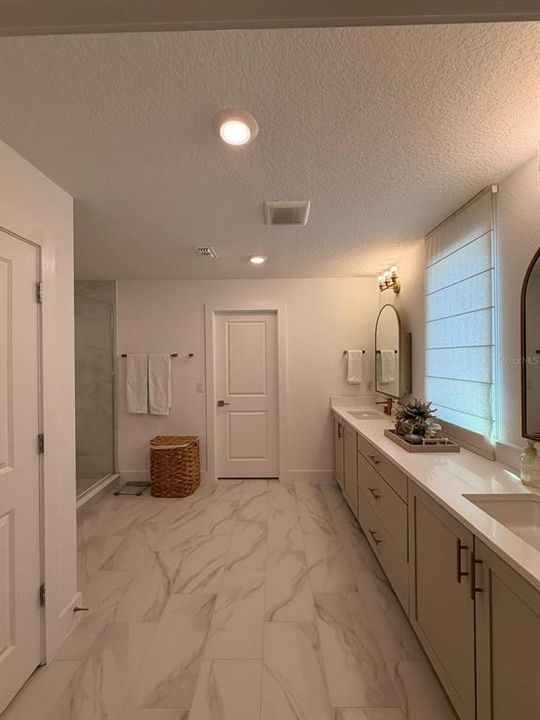 Activo con contrato: $969,000 (5 camas, 4 baños, 3787 Pies cuadrados)