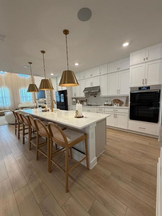 Activo con contrato: $969,000 (5 camas, 4 baños, 3787 Pies cuadrados)