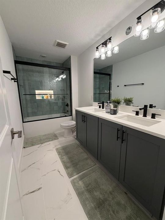Activo con contrato: $969,000 (5 camas, 4 baños, 3787 Pies cuadrados)