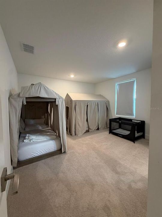 Activo con contrato: $969,000 (5 camas, 4 baños, 3787 Pies cuadrados)