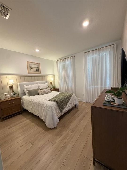Activo con contrato: $969,000 (5 camas, 4 baños, 3787 Pies cuadrados)
